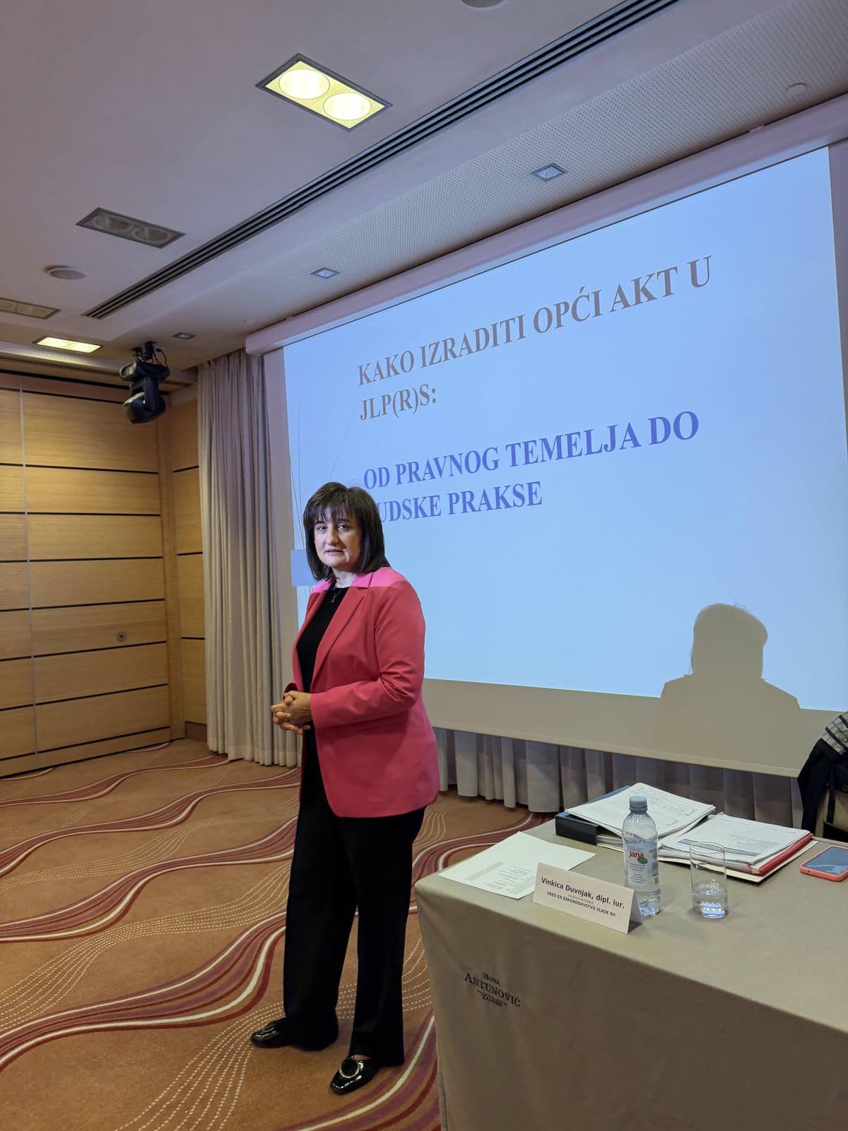 Vinkica Duvnjak uz uvodni slajd radionice